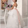 2019 Nuovi abiti da ragazza di fiore in pizzo economici per matrimoni Halter White Avory Beaded Sash Lunghezza del pavimento Abiti da prima comunione per ragazze