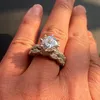 مجوهرات الأزياء للسيدات S925 Sterling Silver Flower White Diamond Zircon Gemstone Rings Lainged Complete Band Rings Set