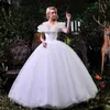 2017 Cinderella Pure White Quinceanera Klänningar Sexig Off Shoulder Vestido de Novia A Line Organza Draped Plus Size Modest Garden Bridal Gowns