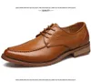 Sapatos formais de moda Brogue com sapatos de casamento de baixo para homens de casamento britânico Sapatos de brogue barato homens apartamentos Hot Sale 2017 Frete grátis