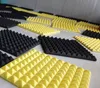 Gelber Pyramiden-Akustikschaumstoff, 50 x 50 x 5 cm, Akustikstudio-Schallschutzschaum, Schallabsorptionsschwamm, Pyramidenfliesen-Wandpaneele für Musikräume