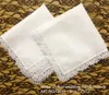 Gratis verzending home textiel 12 stks / partij 12x12 "Hoge kwaliteit witte zachte 100% katoen dames zakdoek geborduurde kant sint-jakel randen voor bruid