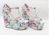 Salto atacado Cunhas Verão Romantic Flower Floral T-Strappy alta Wedge Sandal 2 cores