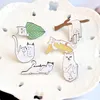 Cartoon Lustige Katzen Mit Banane Auf Zweig Design Brosche Pins Abzeichen Button Button Corsage Männer Frauen Kind Schmuck