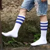 Wholesale- nouveaux hommes / femmes 3 trois rayures chaussettes de coton rétro vieille école HiPHOP Patinage longue courte miias harajuku blanc noir hiver cool