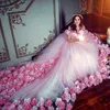 Abiti da sposa con abiti da ballo floreali da favola con fiori fatti a mano in 3D Abiti da sposa glamour con spalle scoperte e lacci economici Tulle Bri255m