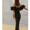 Vestidos de noite pretos sexy travesseiros de organza de organza de travessura de trajetória de fenda de fenda de fenda de fenda do ombro, vestidos de festa árabe