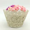 Bröllop favoriserar Små blommor Laser Cut Lace Cream Cup Cake Wrapper Cupcake Wrappers för bröllopsfödelsedagsfest dekoration 12pc per parti
