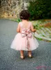 2017 bébé infantile enfant en bas âge Blush rose robes de fête d'anniversaire or rose paillettes arc ras du cou thé longueur robes de fille de fleur de mariage dentelle