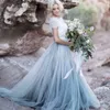 Abito da sposa stile country Vintage colorato azzurro pallido Abiti da sposa con scollo a barchetta e maniche corte Abito da sposa in tulle da spiaggia