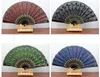 Chinese stijlen doek fan 9 inch pauwenveer borduurwerk gekleurde pailletten ontwerp zwart plastic opvouwbare hand ventilator multi-color selecteren verzonden