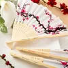 Il trasporto libero 100pcs ha personalizzato i fan di mano di bambù cinese Cherry Blossom Fan Favori di partito di cerimonia nuziale Regali dell'acquazzone di nozze Regali Souvenirs