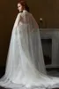 Nowy Moda Kurtki Ślubne Białe Koronkowe Aplikacje Cloak Cape Piękne Wrap Ślubne Kurtki Bridal Akcesoria Wesele Tanie Darmowa Wysyłka