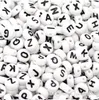 500 sztuk Biała List Mieszany Alfabet Płaski Okrągły Akrylowe Koraliki Spacerowe Do Biżuterii Dokonywanie 7 mm