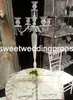 (keine Blumen enthalten) Modischer 5-armiger, vergoldeter Metallkandelaber / Hochzeitsdekoration mit hängenden Kristallperlen im Angebot