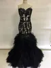 2020 Vestidos largos de baile baratos Sirena Cariño Apliques de encaje Sin mangas Chica negra Vestidos de fiesta de graduación Falda con volantes Vestido formal de talla grande