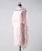 Abito da cocktail rosa Abito da sera Lunghezza al ginocchio Madre Stile bohémien Abiti sexy per la madre della sposa Chiffon con applicazioni di pizzo e perline Collo alto