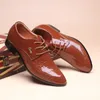 デザイナーブランドのオックスフォードシューズのための男性のウェディングドレスシューズパテントレザーワニの皮の靴メンズイタリアンZapatillasホムブルサパトソーシャル