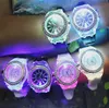 10X Kolorowe Zegarki Mody Genewskie Z LED Light Wristwatches Guma Unisex Silikonowa Nadgarstek Quartz Gorąca Sprzedaż Zegarki Sportowe Zegarki