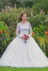 Nowoczesne koronkowe suknie balowe suknie ślubne z gorsetem iluzją Sheer dekoltu długie rękawy Puchatą koronkę