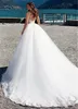 Fabelhafte Brautkleider in A-Linie mit Spaghettiträgern aus Tüll und Satin mit perlenbesetzten Spitzenapplikationen, reinweiße Brautkleider