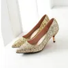 Spring Pointed Toe Kvinnor Skor Bekväm Middle Heel Gold Glitter Sequined Cloth Wedding Party Shoes Bridal Pumps Plus Storlek