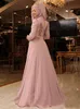 2017 Islam Muçulmano Pescoço Alto Vestidos de Casamento Mangas Compridas Blush Rosa Vestidos De Noiva Com Applique Em Camadas Com a Cabeça Véu Custom Made Weddng Vestido