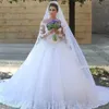 Suknia piłka suknia ślubna Klasyczna koronka z długim rękawem biała iluzja dekolt suknie ślubne Robe de Mariage Custom Made Princess Dresses