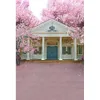 Bloeiende roze bloemen lente toneel achtergronden vinyl wit huis blauwe deur buiten romantische bruiloft achtergrond achtergrond kinderen studio achtergronden