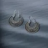 Europe et les États-Unis Dangle lustre Bijoux étrangers Bijoux Bohemian Wind Beach creux Semi-circulaire Boucles d'oreilles Vintage Grossiste