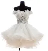 Off Shoulder Ball Gown Bröllopsklänningar 2022 Korta Sexiga Brudklänningar Puffy Tulle Party Organza Brudklänningar Tillbaka Zipper och Knapp Anpassad