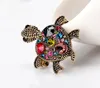 Ny design vintage multicolor kristall sköldpadda broscher antika guld legering rhinestone djur kostym pins mode bröstparty smycken