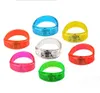 Nieuwheid verlichting Muziek Geactiveerde geluidsregeling LED Bracelet Light Up polsband Club Party Bar Cheer Luminous Hand Ring Glow Stick Night Lights