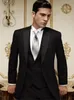 Nya ankomster Två knappar Black Groom Tuxedos Notch Lapel Man Groomsman Men Wedding Suits Brudgum Jacket Pants Tie Vest N2936