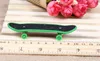 Giocattoli hildren Animazione Modello vicino Finger Board Truck Mini lega ABS Skateboard Giocare Giocattoli Finger Skateboards c034