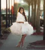 Knielange Blumenmädchenkleider 2018, transparente lange Ärmel mit Spitzenapplikationen, Mädchen-Festzug-Kleider, Tüll-Ballkleid, Mini-Hochzeitskleid