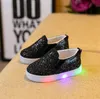 Nya Barn Slides Skor Koreanska Sequin Led Kids Sneakers Baby Skor För Girls Childrens Casual Shoes Fashion Footwear A603
