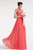 Nya Real Coral Modest Chiffon Lace Bridesmaid Dresses Cap Sleeves Lång A-Line Golvlängd Bröllopsgäster klär Billiga Maids of Honor