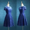 Vestidos de dama de honor modestos de encaje azul real con mangas casquillo Línea A hasta la rodilla Vestidos de dama de honor de boda boho vintage hechos a medida