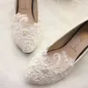 Sweet Cheap Flat Pearls Wedding Shoes For Bride Lace Appliqued Prom High Heels Poined Toe Plus Size Bridal Shoes 220c