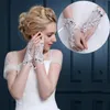 Fashion Crystals Lace Bridal Gloves Wrist Length Fingerless Wedding Gloves Beaded Rhinestones Formal Party Short Glove1841227