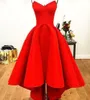 Korta Röda Prom Klänningar Hög Låg Sweetheart Satin Ball Gown Party Dresses Puffy Kjol Unique Red Afton Gowns Vestidos Arabiska Klänningar