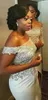 Vintage av axeln sjöjungfru bröllopsklänningar Sheer Neck Lace Appliques Pärlor Sexig Tillbaka Satin Bridal Dress Afrikanska bröllopsklänningar