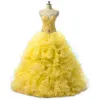 vestido de bola de baile amarelo