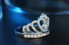 2017 ホット販売高級ジュエリー 925 スターリングシルバーホワイトトパーズ模擬ダイヤモンド宝石女性の結婚式の女性の指クラウンリング Size5-11