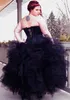 Stunning Gothic Corset Ball Kappa Svart Bröllopsklänning Strapless Ruffled Tiered Kjol Ankel Längd Keltisk Bröllopsklänning Bridal Gown Plus Storlek