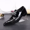 Scarpe da sposa nero a punta le dita dei piedi scarpe di cuoio Mens brevetto modello Snake Sapato Masculino Lace Up Plus Size Creepers