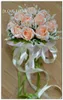 Wysokiej jakości brzoskwiniowy bukiet róży 18 kwiaty Bridal Throw Flowal zielone liście ślub 100 ręcznie robiony bukiet druhny z R9775799