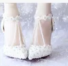 Moda Biały Koronki Bride Dress Buty Handmade Kwiat i Pearl Wedding Buty Platform Prom Event Pumps Buty Druhna Buty