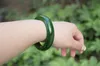 bracelet jade vert épinard fait main (agrandir) pour une belle femme